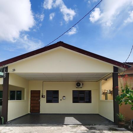 Homestay Che Wan Κουαντάν Εξωτερικό φωτογραφία